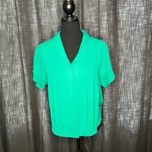 Chaus 80’s Kelly green pleated button front blouse Size 8